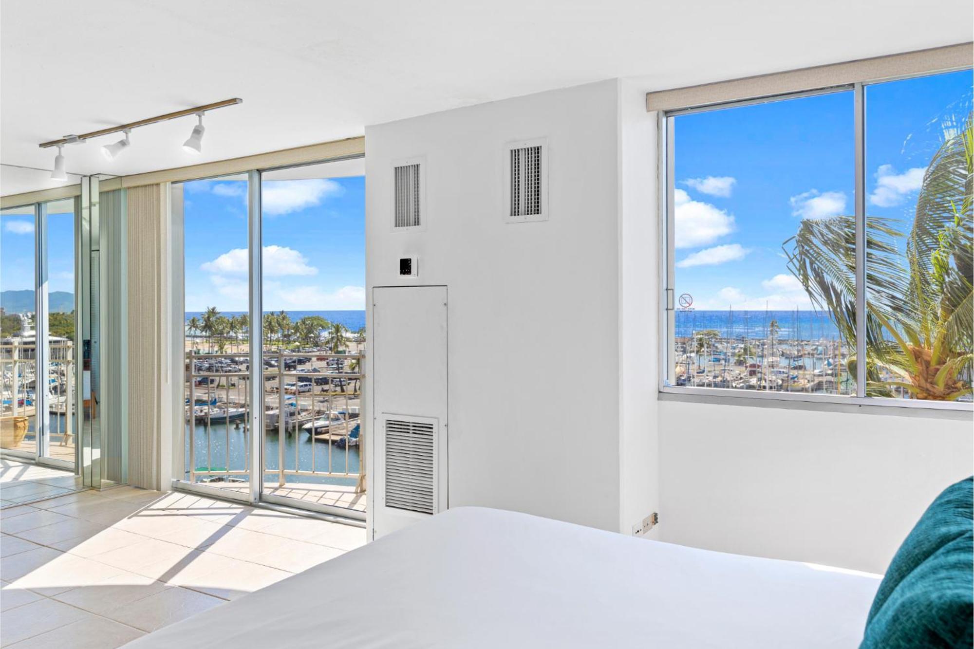 Ilikai Marina 6fl Ocean View & Marina, Renovated Holiday home *